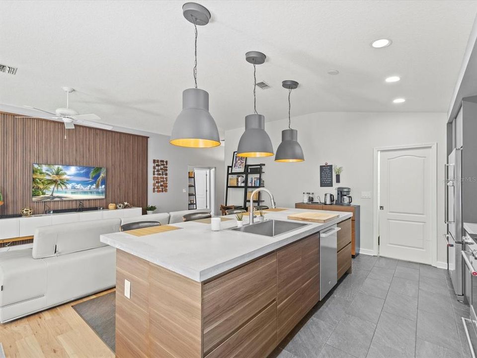 待售: $349,900 (3 贝兹, 2 浴室, 1597 平方英尺)