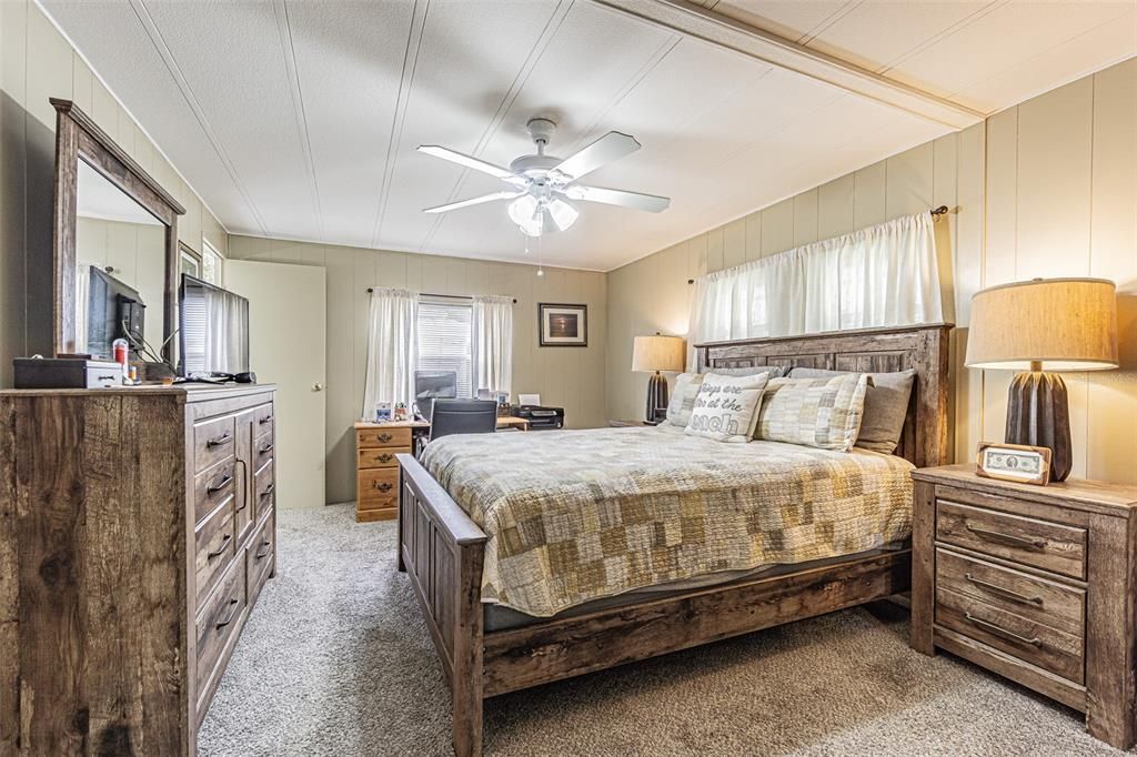 На продажу: $144,000 (2 спален, 2 ванн, 1128 Квадратных фут)