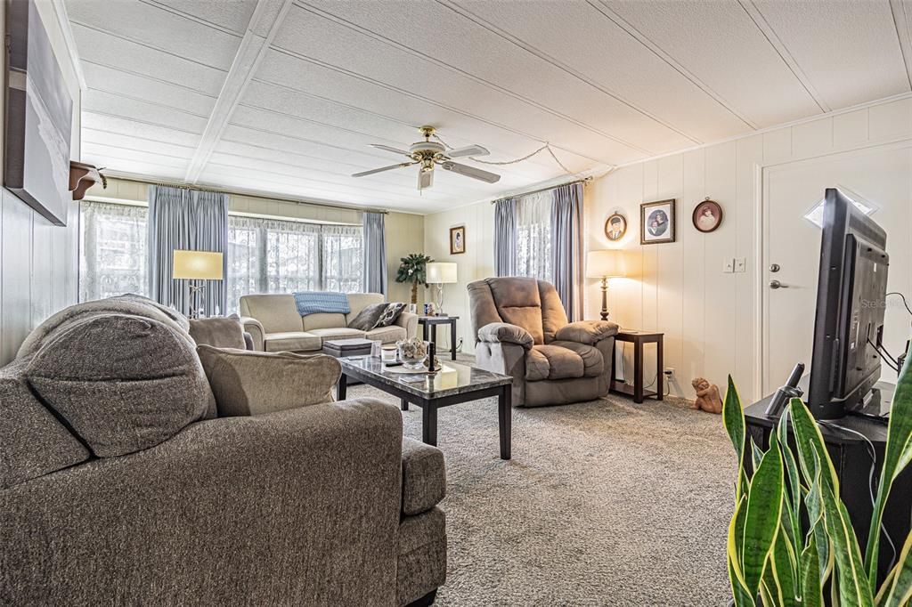 На продажу: $144,000 (2 спален, 2 ванн, 1128 Квадратных фут)