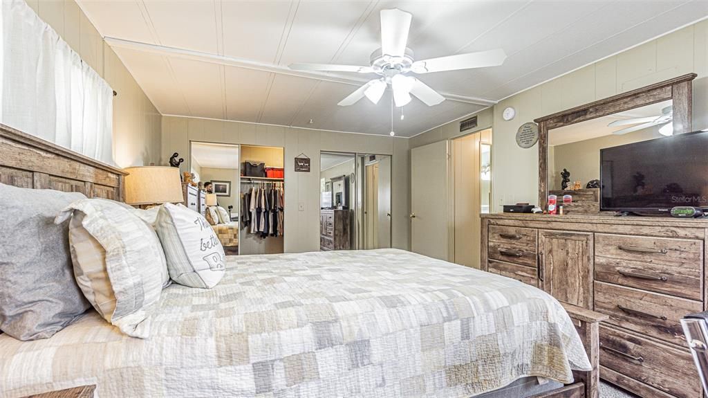 На продажу: $144,000 (2 спален, 2 ванн, 1128 Квадратных фут)