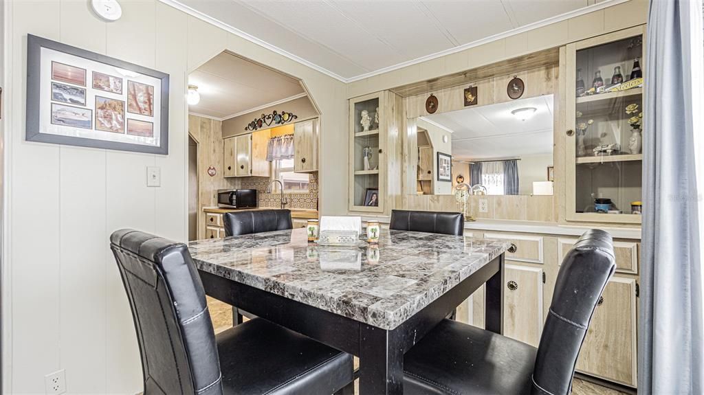 На продажу: $144,000 (2 спален, 2 ванн, 1128 Квадратных фут)