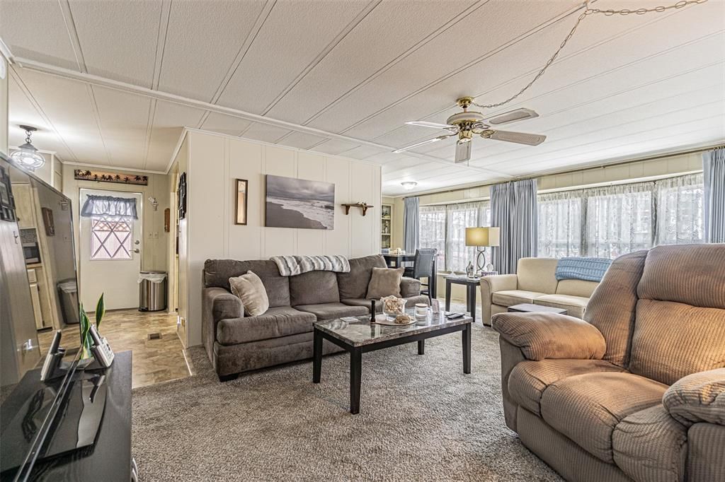 На продажу: $144,000 (2 спален, 2 ванн, 1128 Квадратных фут)