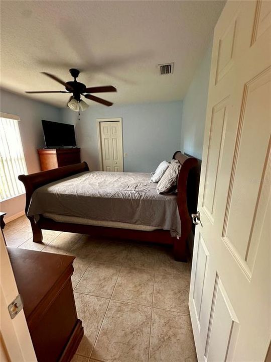 На продажу: $599,999 (4 спален, 2 ванн, 2234 Квадратных фут)