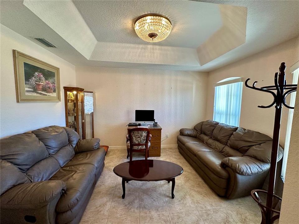 На продажу: $599,999 (4 спален, 2 ванн, 2234 Квадратных фут)