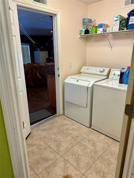 На продажу: $599,999 (4 спален, 2 ванн, 2234 Квадратных фут)