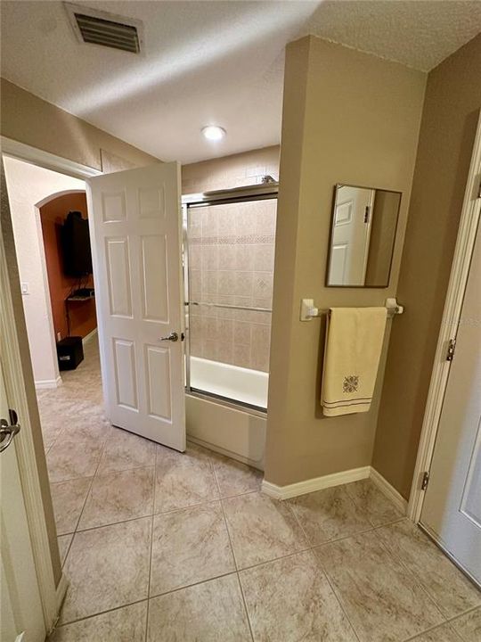 На продажу: $599,999 (4 спален, 2 ванн, 2234 Квадратных фут)