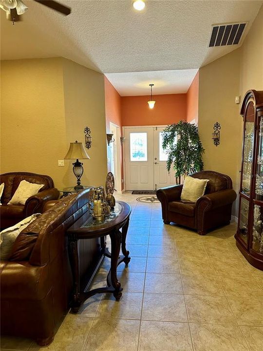 На продажу: $599,999 (4 спален, 2 ванн, 2234 Квадратных фут)