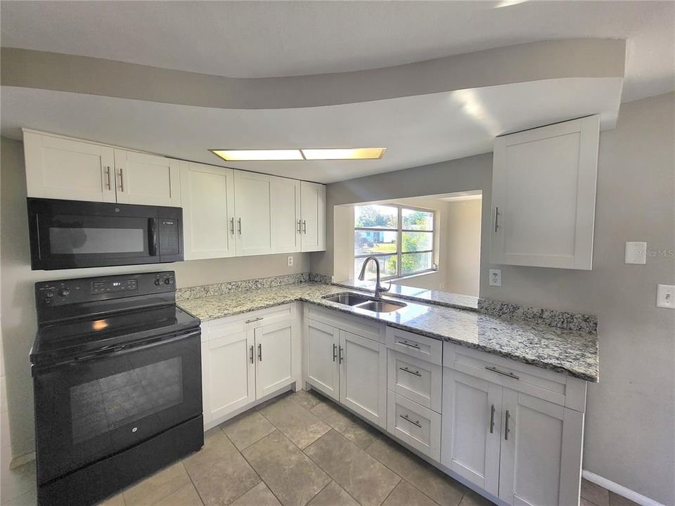 出租: $1,550 (2 贝兹, 1 浴室, 1064 平方英尺)