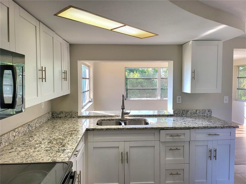 出租: $1,550 (2 贝兹, 1 浴室, 1064 平方英尺)