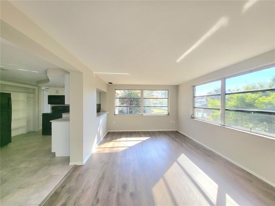 出租: $1,550 (2 贝兹, 1 浴室, 1064 平方英尺)