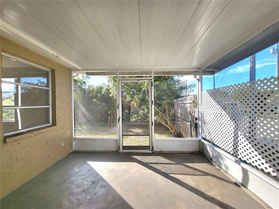 出租: $1,550 (2 贝兹, 1 浴室, 1064 平方英尺)