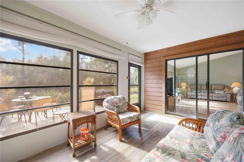 На продажу: $309,900 (2 спален, 2 ванн, 1333 Квадратных фут)