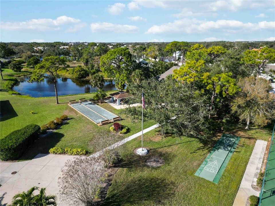 На продажу: $309,900 (2 спален, 2 ванн, 1333 Квадратных фут)