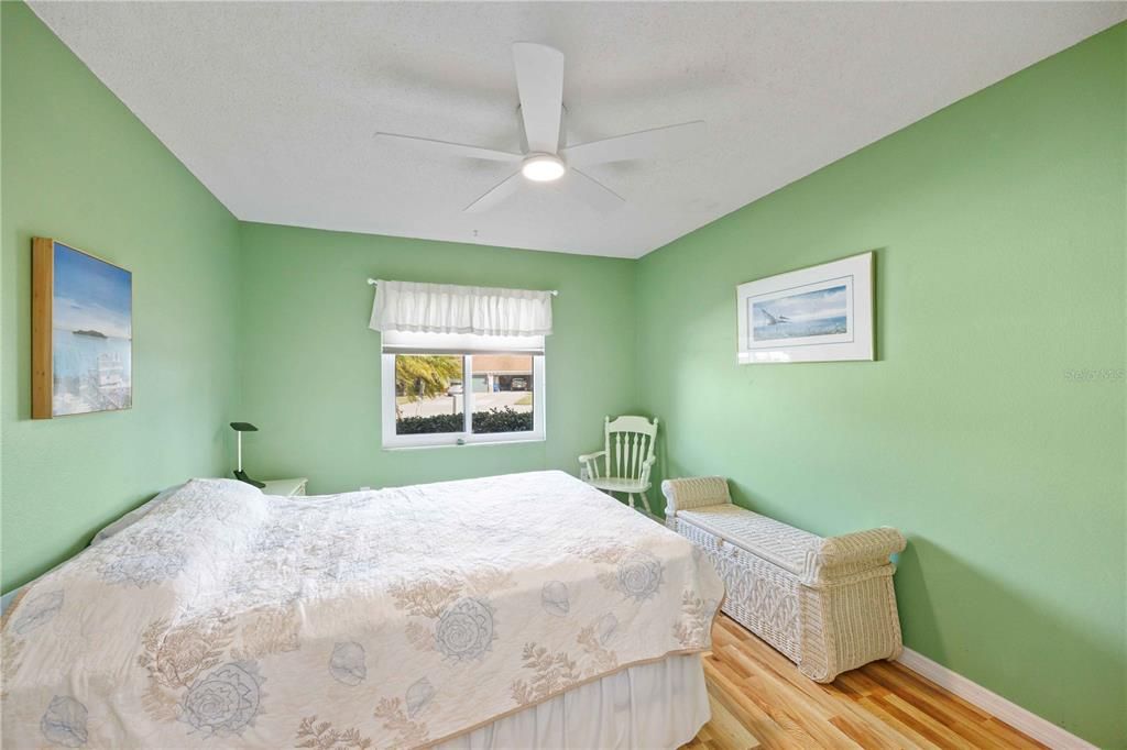 На продажу: $309,900 (2 спален, 2 ванн, 1333 Квадратных фут)