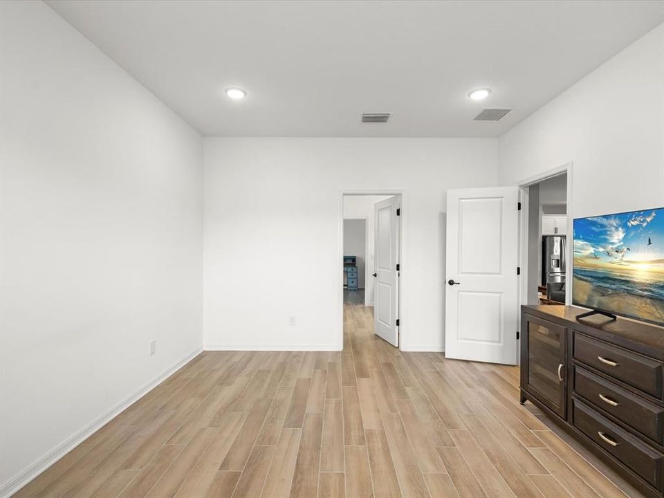 На продажу: $340,000 (2 спален, 2 ванн, 1700 Квадратных фут)