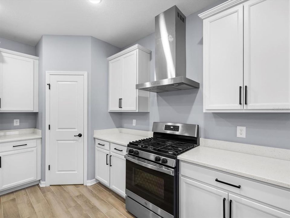 На продажу: $340,000 (2 спален, 2 ванн, 1700 Квадратных фут)