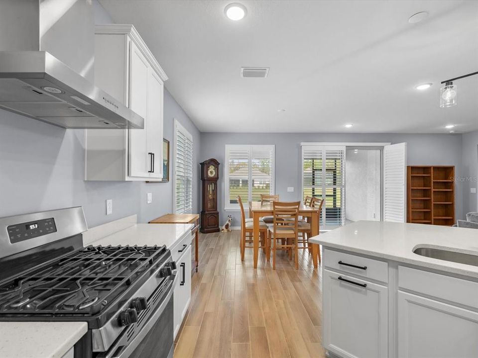 На продажу: $340,000 (2 спален, 2 ванн, 1700 Квадратных фут)