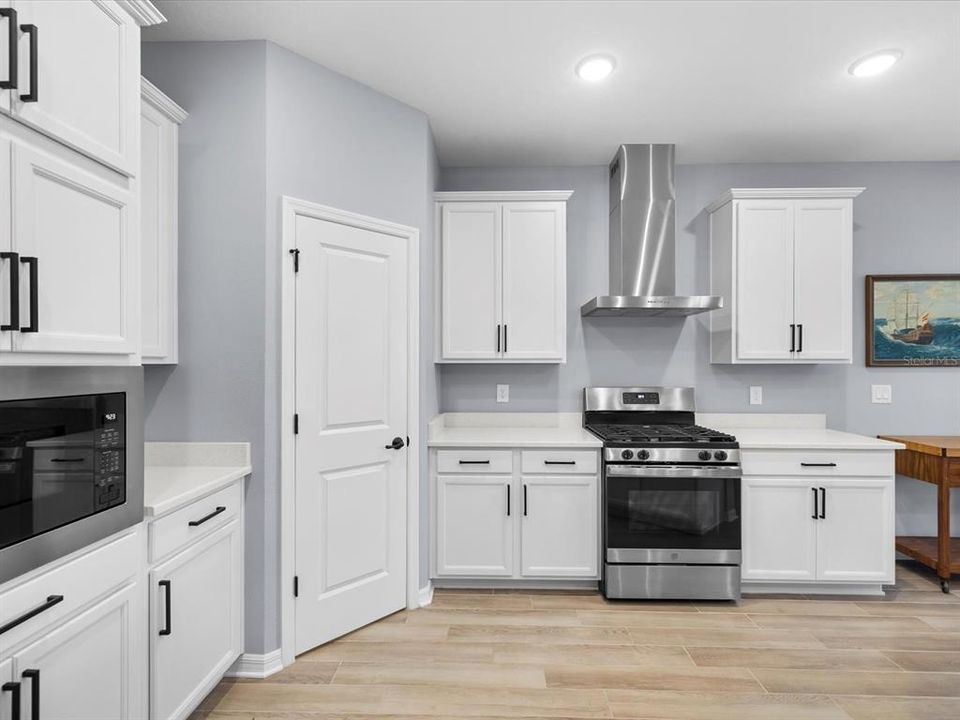 На продажу: $340,000 (2 спален, 2 ванн, 1700 Квадратных фут)