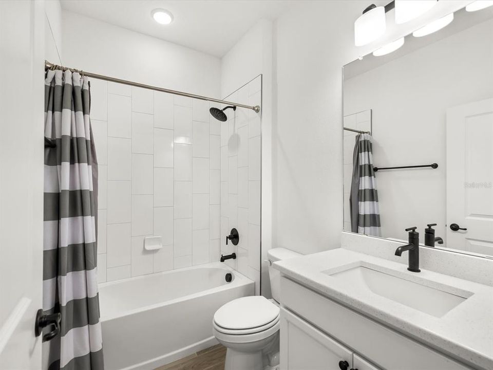 На продажу: $340,000 (2 спален, 2 ванн, 1700 Квадратных фут)