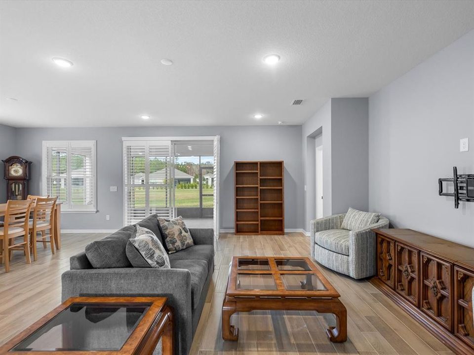 На продажу: $340,000 (2 спален, 2 ванн, 1700 Квадратных фут)