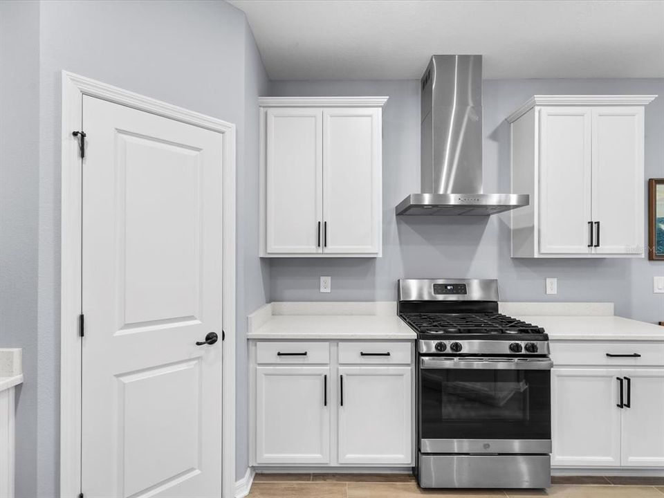 На продажу: $340,000 (2 спален, 2 ванн, 1700 Квадратных фут)