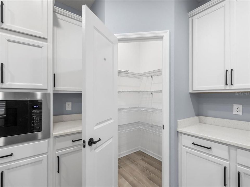 На продажу: $340,000 (2 спален, 2 ванн, 1700 Квадратных фут)