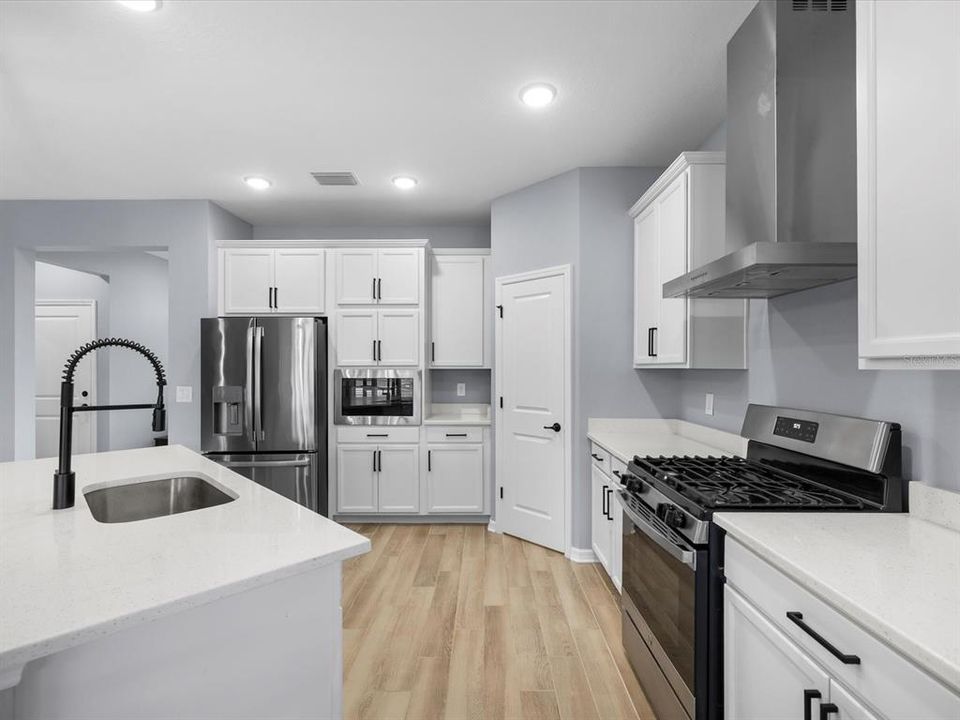 На продажу: $340,000 (2 спален, 2 ванн, 1700 Квадратных фут)