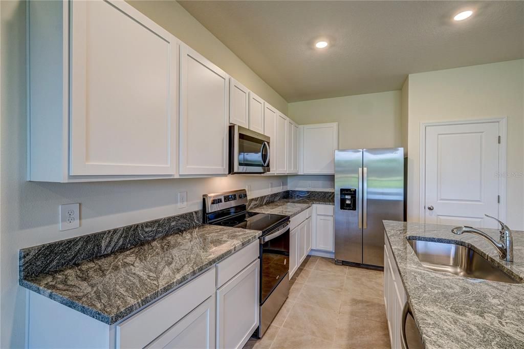 For Rent: $2,250 (3 beds, 2 baths, 1673 Square Feet)