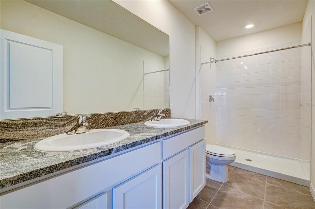 For Rent: $2,250 (3 beds, 2 baths, 1673 Square Feet)