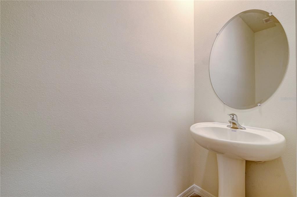 For Rent: $2,250 (3 beds, 2 baths, 1673 Square Feet)