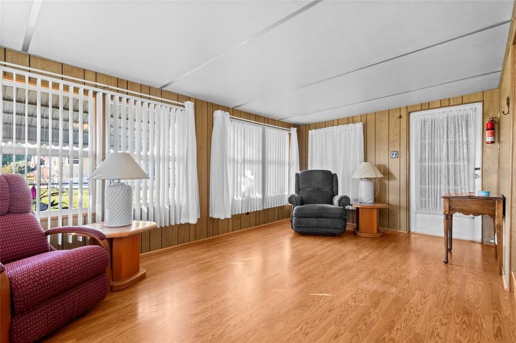 待售: $78,900 (2 贝兹, 1 浴室, 672 平方英尺)