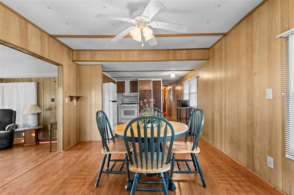 待售: $78,900 (2 贝兹, 1 浴室, 672 平方英尺)