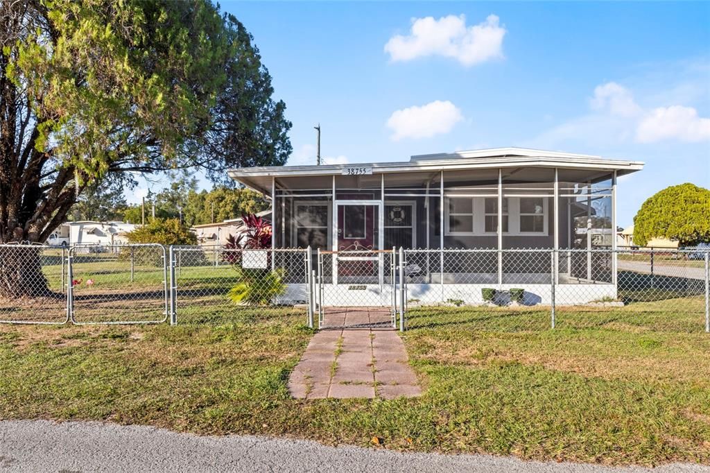 待售: $78,900 (2 贝兹, 1 浴室, 672 平方英尺)