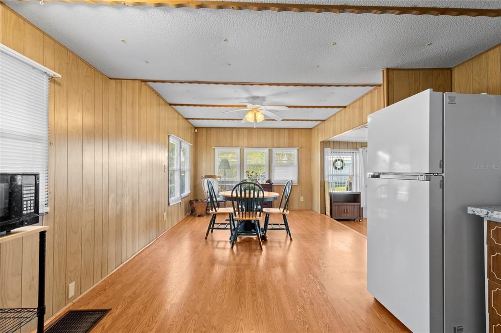 待售: $78,900 (2 贝兹, 1 浴室, 672 平方英尺)