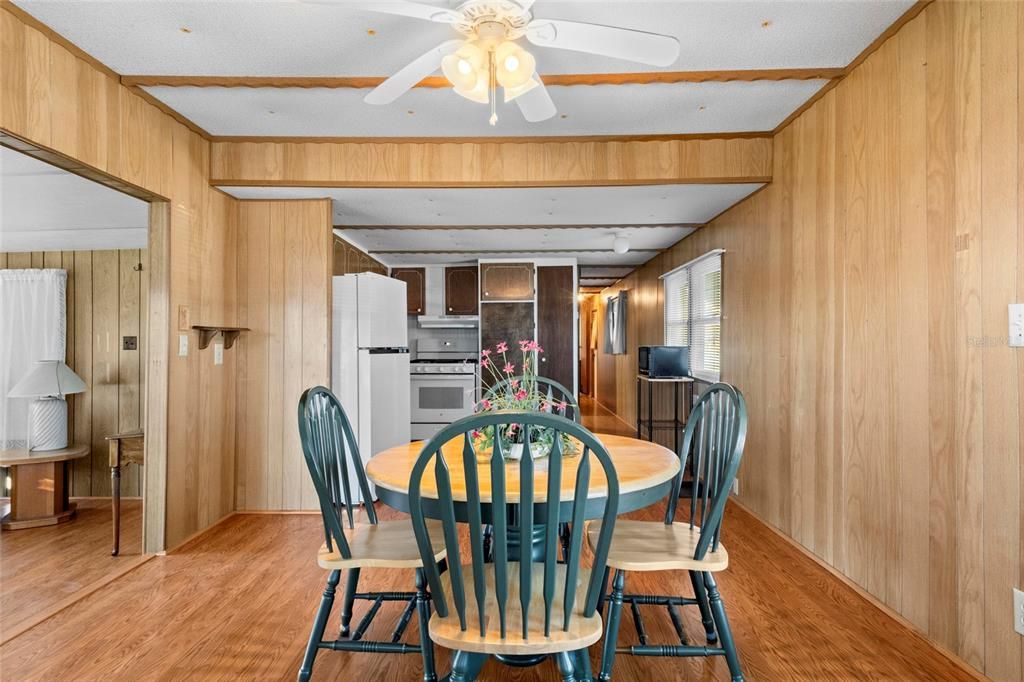 待售: $78,900 (2 贝兹, 1 浴室, 672 平方英尺)