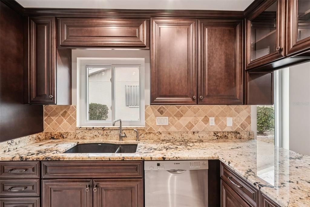 待售: $214,900 (2 贝兹, 2 浴室, 1403 平方英尺)