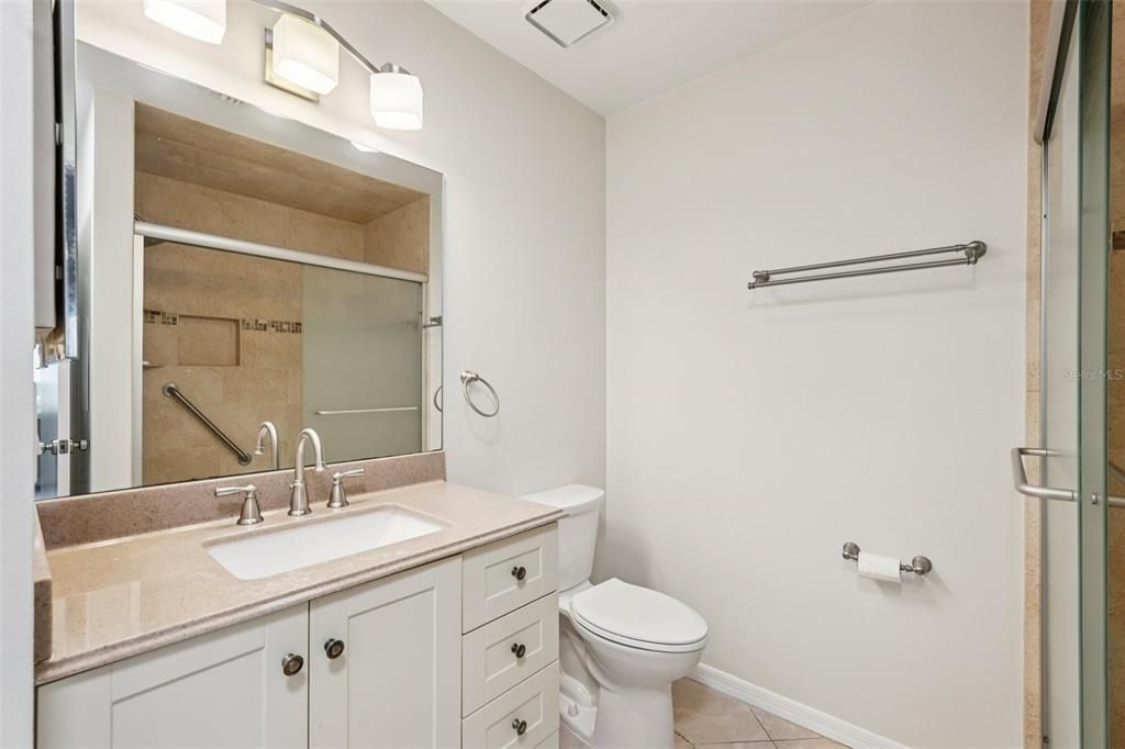 待售: $214,900 (2 贝兹, 2 浴室, 1403 平方英尺)