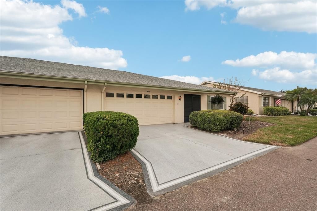 For Sale: $214,900 (2 beds, 2 baths, 1403 Square Feet)