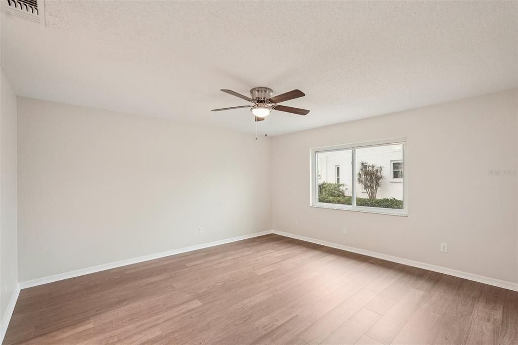 待售: $214,900 (2 贝兹, 2 浴室, 1403 平方英尺)