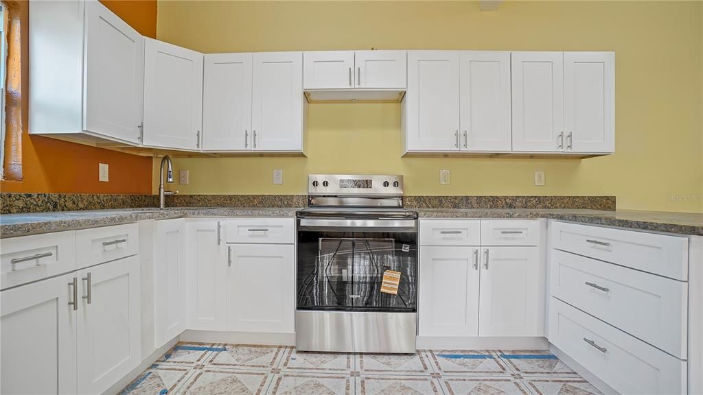 出租: $1,200 (3 贝兹, 2 浴室, 650 平方英尺)