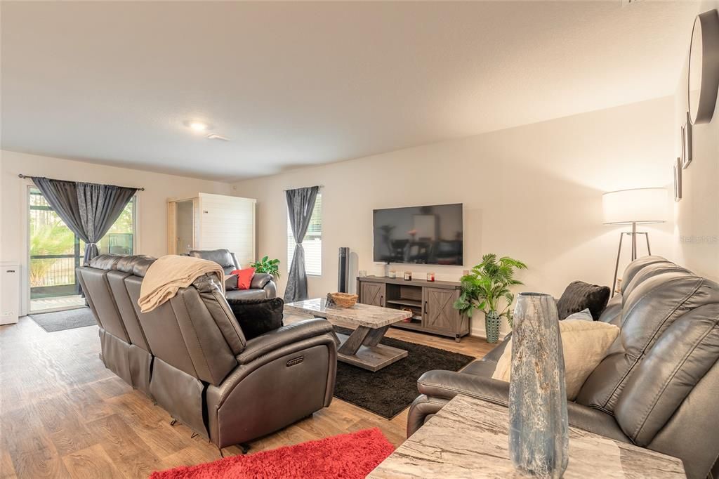 En Venta: $309,900 (3 camas, 2 baños, 1715 Pies cuadrados)