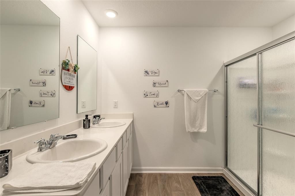 En Venta: $309,900 (3 camas, 2 baños, 1715 Pies cuadrados)