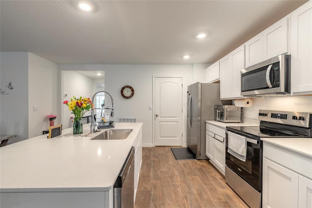 En Venta: $309,900 (3 camas, 2 baños, 1715 Pies cuadrados)