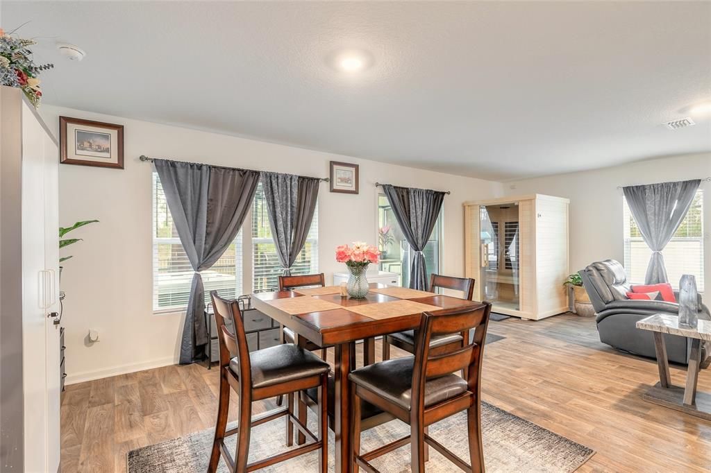 En Venta: $309,900 (3 camas, 2 baños, 1715 Pies cuadrados)