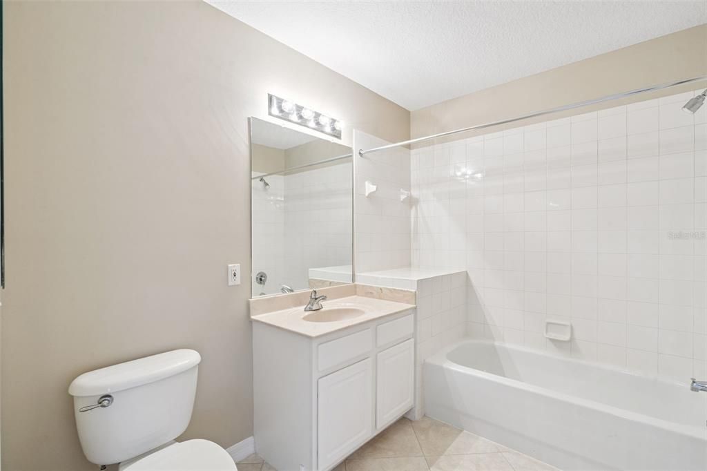 En Venta: $349,800 (2 camas, 2 baños, 1360 Pies cuadrados)