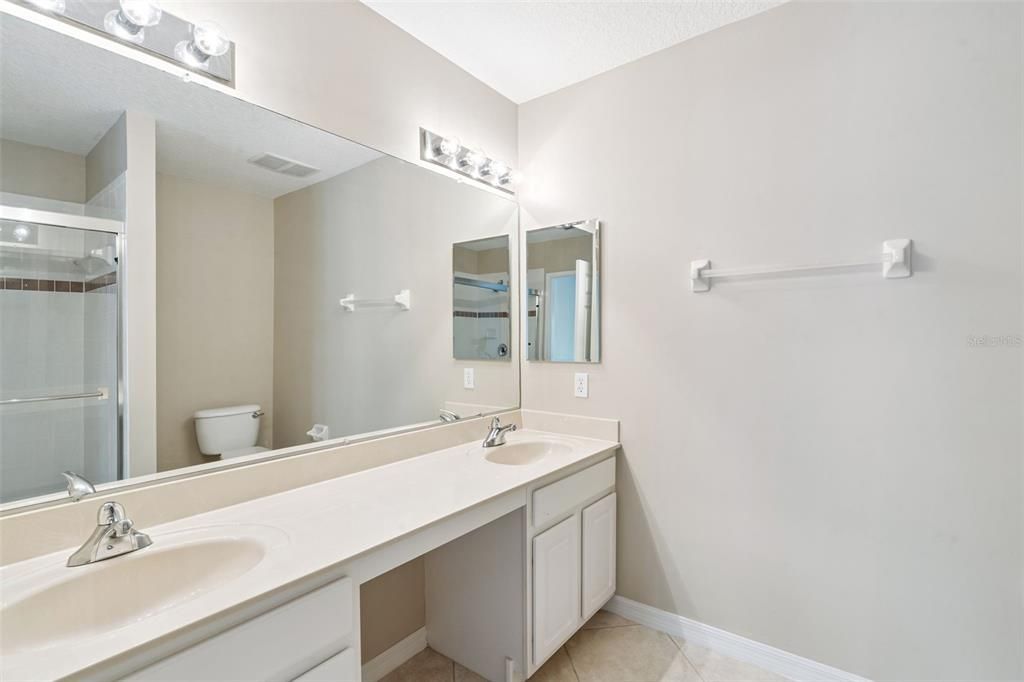 En Venta: $349,800 (2 camas, 2 baños, 1360 Pies cuadrados)