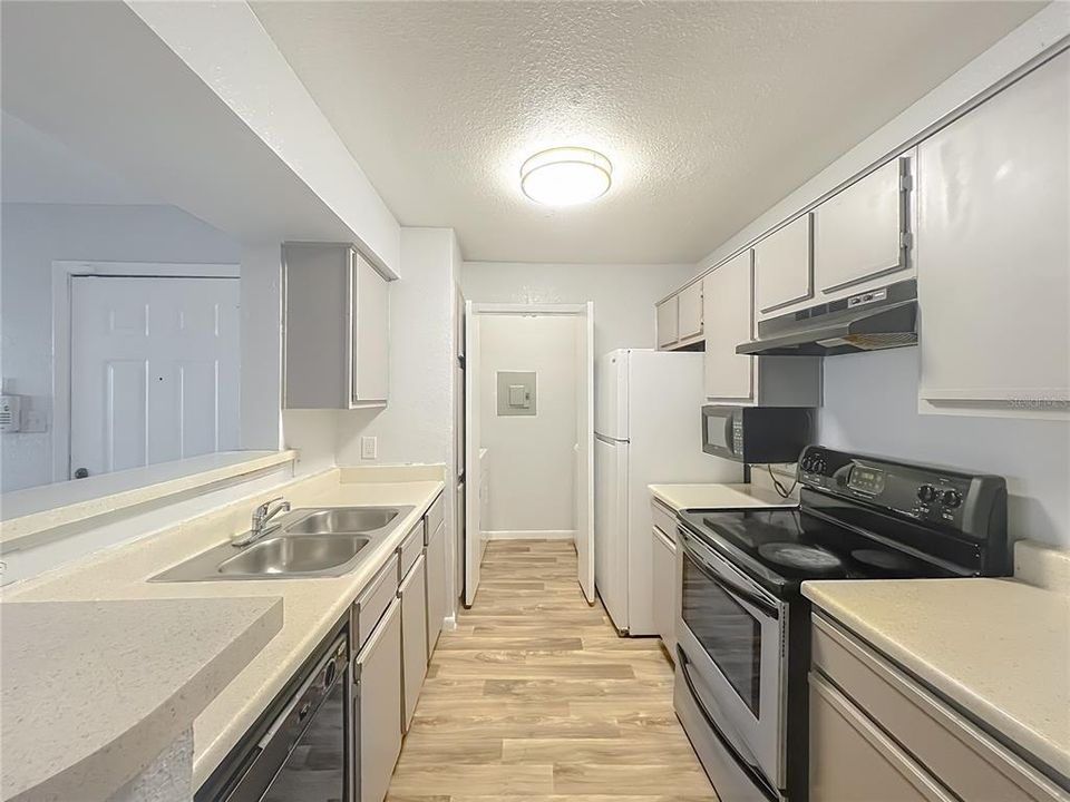 На продажу: $139,000 (2 спален, 1 ванн, 810 Квадратных фут)