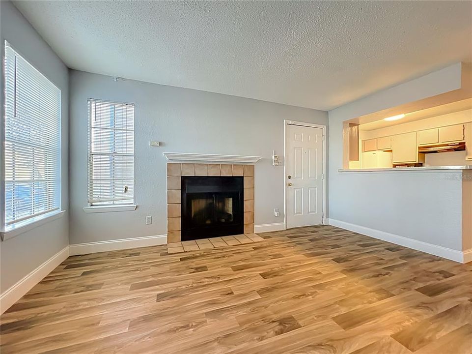 На продажу: $139,000 (2 спален, 1 ванн, 810 Квадратных фут)