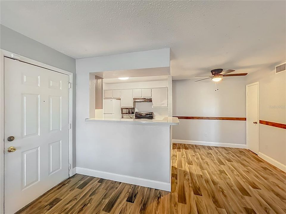 На продажу: $139,000 (2 спален, 1 ванн, 810 Квадратных фут)