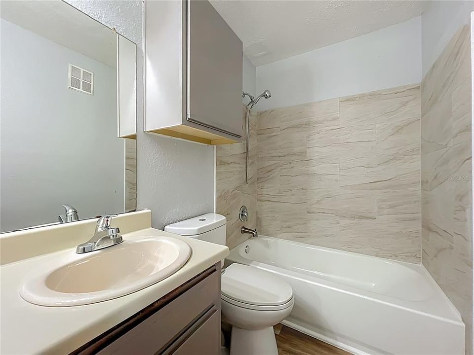 На продажу: $139,000 (2 спален, 1 ванн, 810 Квадратных фут)